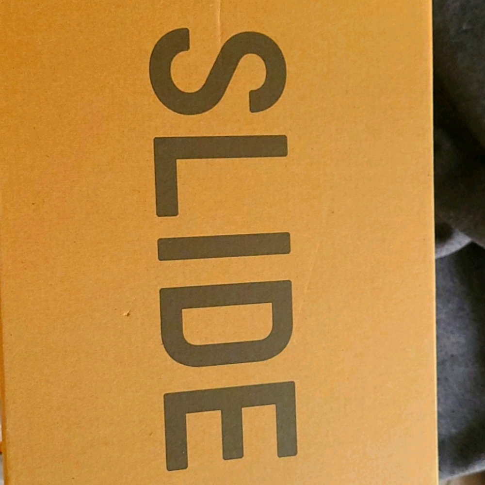 Brand New YEEZY Slides size 10